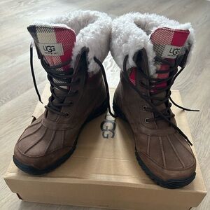 UGG Adirondack II Plaid winter boots US 8.5 LIKE NEW - WORN ONCE